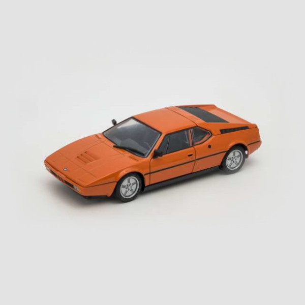 BMW M1 orange 1987 - 1:24